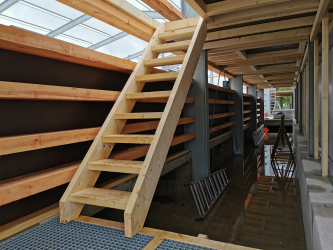 Druckwand mit Unterflurkanälen