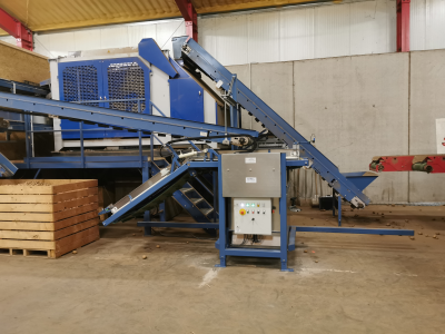 Kistenfüller UNI in Sortieranlage