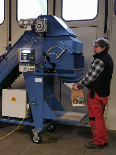 Füllen von Papiertragetaschen